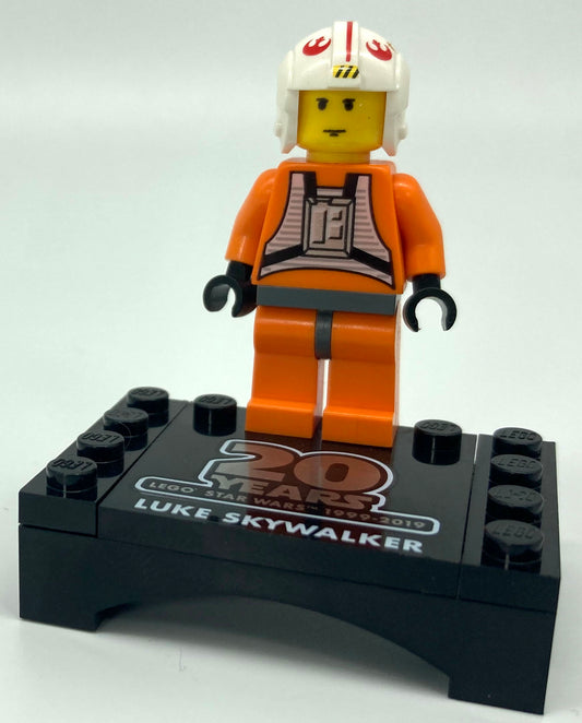 Luke Skywalker (Pilot, 20th Anniversary Torso) with Stand