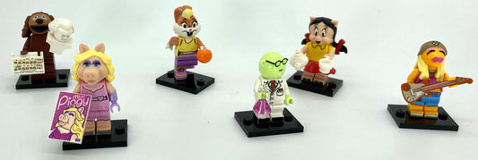 Online Exclusive Minifigure Bundle - TV Show Characters!