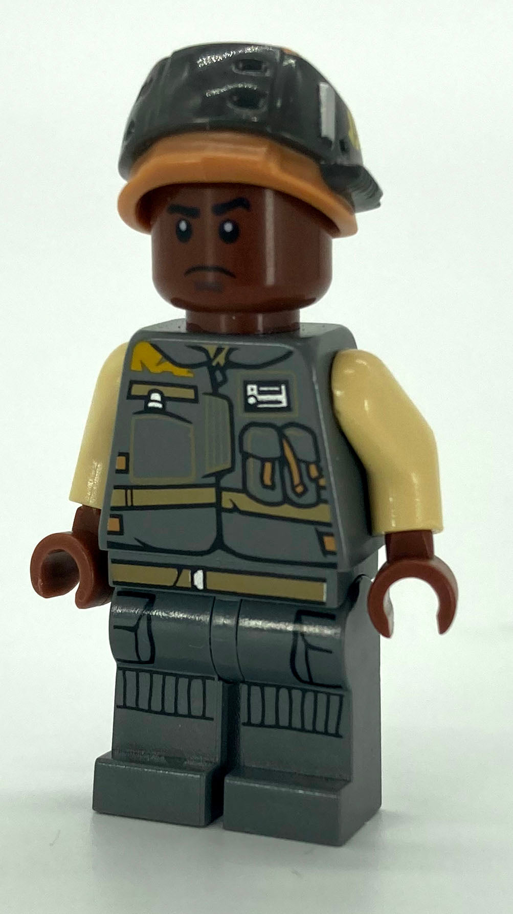 Rebel Trooper - Reddish Brown Head, Helmet with Pearl Dark Gray Band (Corporal Torc)