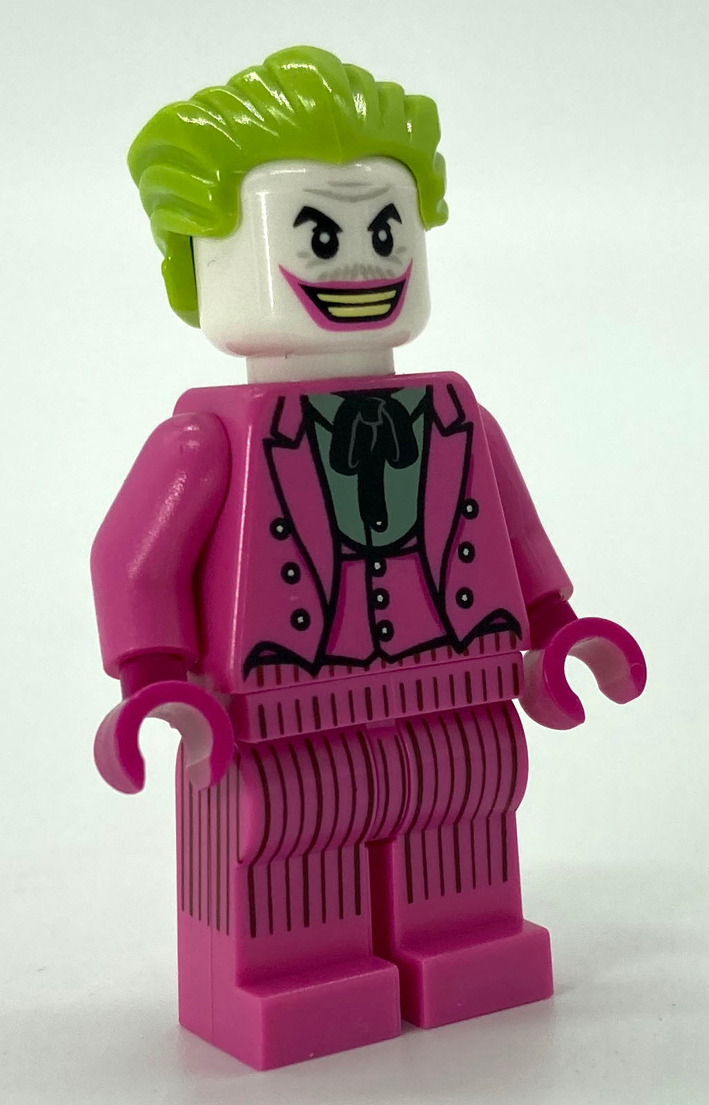 The Joker - Dark Pink Suit, Wide Grin/Lips Pursed