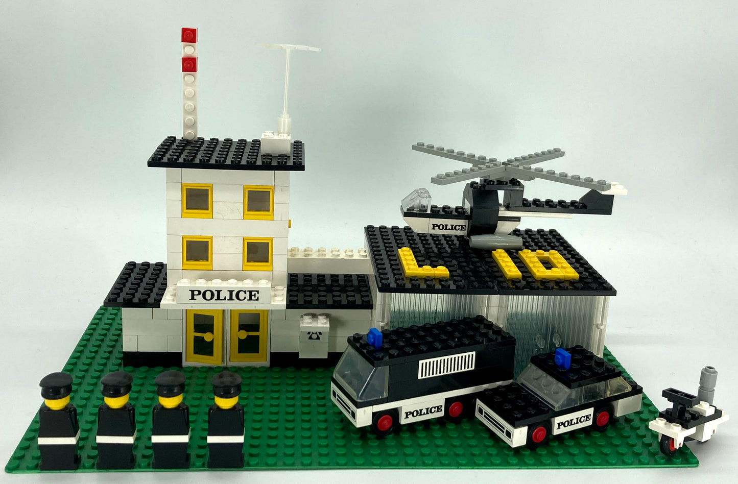 Used Set 585 LEGOLAND Police Headquarters (No Instruction Manuals or Box)